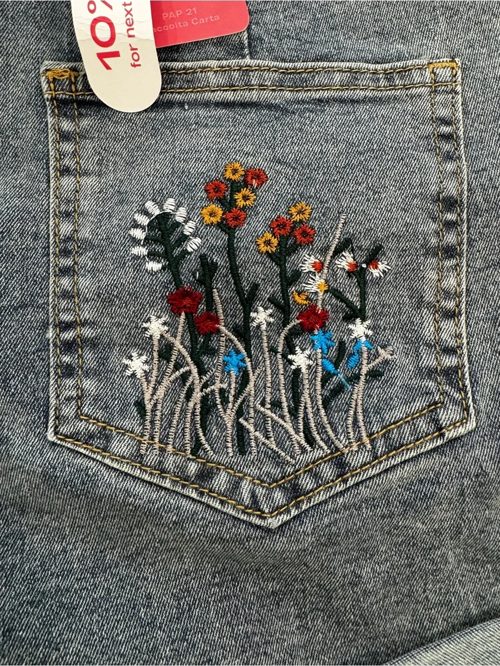 NWT ROMWE Embroidered Floral Denim Shorts – Size Medium